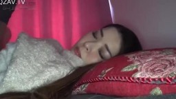 国产最疯狂的“迷奸”女孩是在某银行上班的职员，女孩的皮肤好白好嫩，太美了逼看着就想舔.
