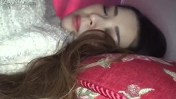 国产最疯狂的“迷奸”女孩是在某银行上班的职员，女孩的皮肤好白好嫩，太美了逼看着就想舔.