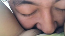 经典刺激！和女同学偏远土路玩车震,无毛B嫩的出水了