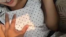 经典刺激！和女同学偏远土路玩车震,无毛B嫩的出水了