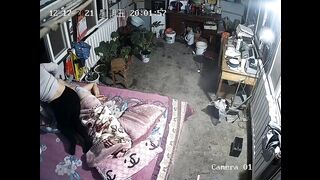 【破解偷窥】各类家庭夫妻日常性爱生活夫妻爽炮娃儿在一旁淡定玩手机