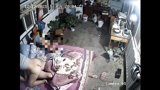 【破解偷窥】各类家庭夫妻日常性爱生活夫妻爽炮娃儿在一旁淡定玩手机