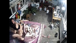 【破解偷窥】各类家庭夫妻日常性爱生活夫妻爽炮娃儿在一旁淡定玩手机