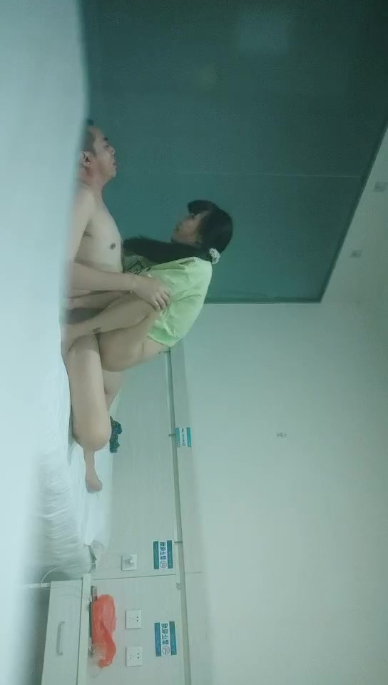 【李总探花】深夜操上门兼职少妇，骚逼一看就是久经沙场，主动风骚，物美价廉一炮高潮