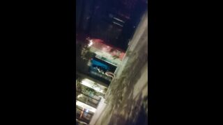 最牛视角偷拍站街女探花《素质嫖客》深夜扫街路边按摩店加钱不带套内射短裙美女老板娘