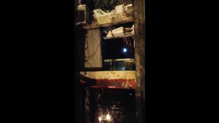 最牛视角偷拍站街女探花《素质嫖客》深夜扫街路边按摩店加钱不带套内射短裙美女老板娘