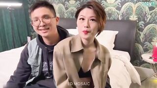绿帽老公带着年轻的漂亮老婆参加淫乱的4P聚会一女战三男完美露脸