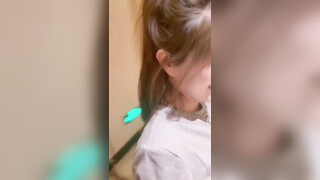 完了，芭比Q啦，酒店只剩一间房！赵老师；是不是你故意设计好的，中间放个枕头睡呗男；我怕最后把持不住犯罪！精彩对白！