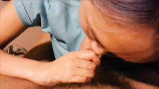 華裔大奶妹跟洋腸男友自拍無套內射影片