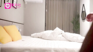 高端外围女探花柒哥约炮极品黑丝美腿零零后美女快完事时被发现偷拍翻车事件