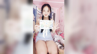 处女下海--清纯女神~白蔚~宿舍偷偷大秀，跟网友坦白自己还是纯女，纯爆了，无瑕疵的娇躯！