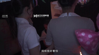 麻豆传媒 MDHS0003 麻豆高校 摆摊卖母女井 林嫣 季研希