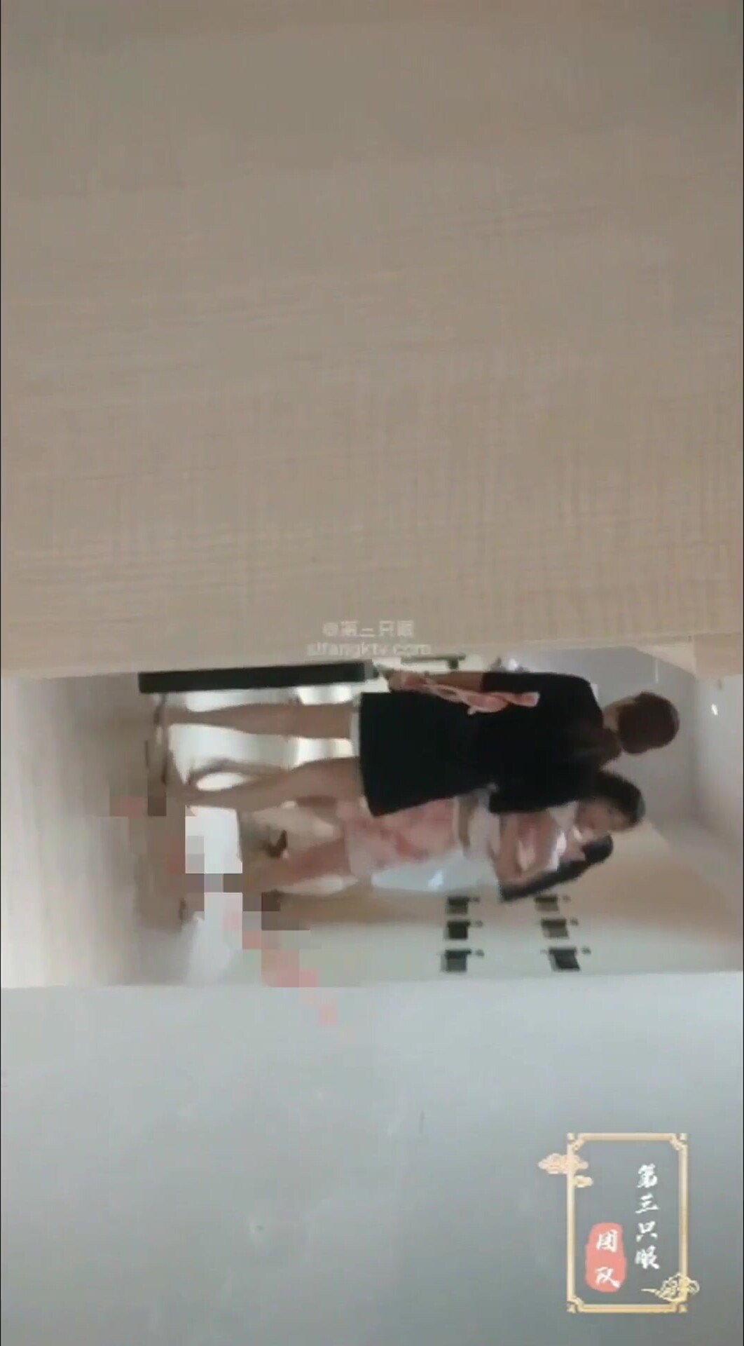 十月私房最新流出大神潜入国内温泉会所-更衣室偷拍美女的裸体