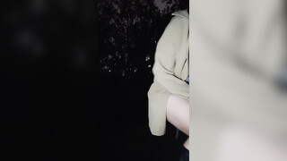 童颜巨乳新来的极品妹子全程露脸精彩户外直播，漏着骚奶子大黑牛插进去自慰逼逼好骚，自己舔奶头舔淫水好骚