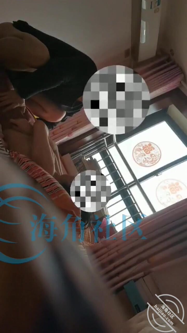 【最新封神父女乱伦】海角社区乱伦大神强操女儿新作高二女儿竟还是处女 甜言蜜语连哄带骗强行破处