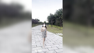 【人气女神极品流出】最新推特露出女神『爱吃菠萝』真爱粉极限露出挑战 路口换衣 白嫩肉体 极品身材