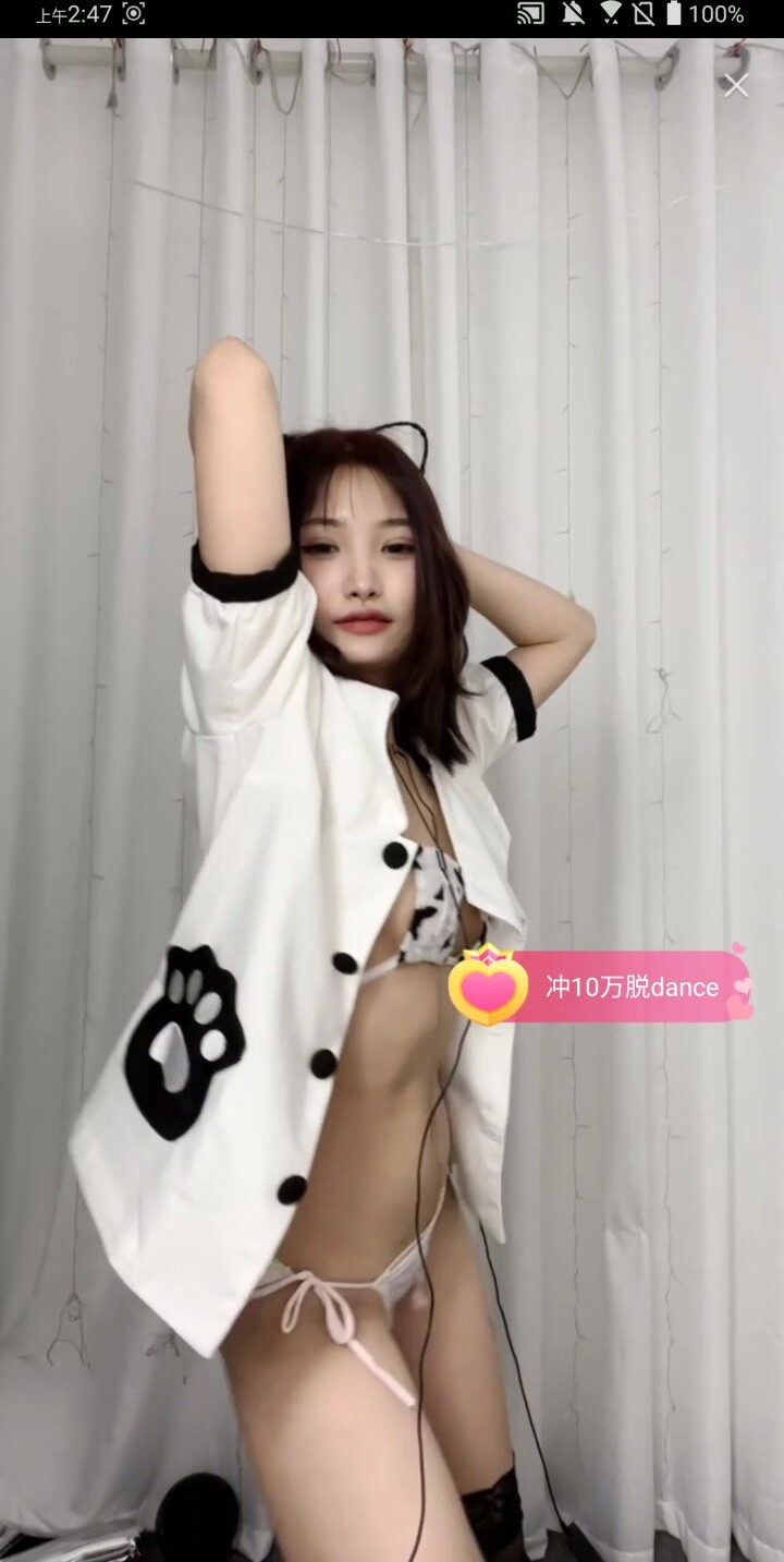 魔手外购 疯狂抖音美女露点自慰PK精彩万分 当街玩跳蛋潮吹宛如瀑布 抖友互动玩弄乳粒 真空表演精彩露点[ (5)