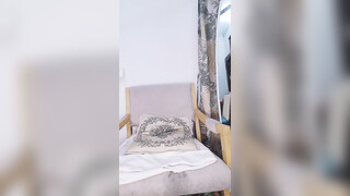 肉丝高跟轻熟女的诱惑，全程露脸大秀直播，舔弄假加吧好骚自己抠骚穴浪叫呻吟表情好骚，搞的骚穴直流水刺激
