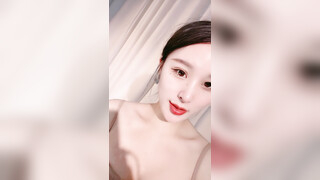 模特级网红女神！浓妆红唇超性感！吊带长裙极品美腿，半脱下黑丝翘臀插穴，微毛嫩穴紧致极度诱惑