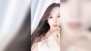 极品尤物！气质网红女神！初下海收费房，168CM顶级美腿，微毛肥穴假屌深插，摆弄姿势极度诱惑