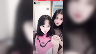 抖音擦边15：颜值美女主播各显神通 闪现 走光 作死秀操作 (3)