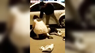 抓奸集锦-特精甄选第一现场街头扭打吃瓜围观 赤裸裸床上被逮还有被割屌的 各色良家女神狼狈瞬间 (251)