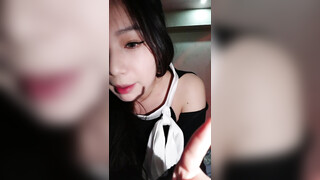 极品尤物舌钉女神！包臀裙热舞超性感！扭腰摆臀边跳边脱，翘起屁股怼着镜头，多毛骚逼特写