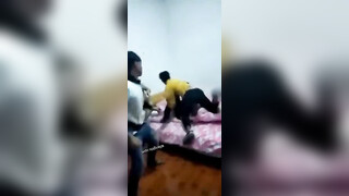 抓奸集锦-特精甄选第一现场街头扭打吃瓜围观 赤裸裸床上被逮还有被割屌的 各色良家女神狼狈瞬间 (327)
