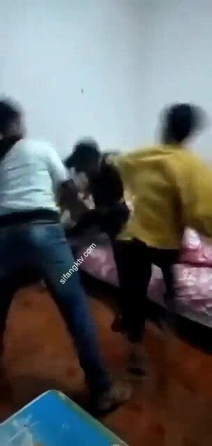 抓奸集锦-特精甄选第一现场街头扭打吃瓜围观 赤裸裸床上被逮还有被割屌的 各色良家女神狼狈瞬间 (327)