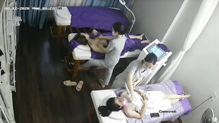 监控破解美体中心多位年轻美女少妇做激光脱B毛和阴部护理 (4)