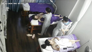 监控破解美体中心多位年轻美女少妇做激光脱B毛和阴部护理 (4)