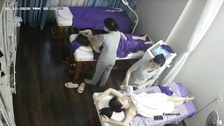监控破解美体中心多位年轻美女少妇做激光脱B毛和阴部护理 (4)