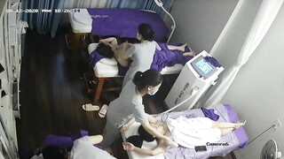 监控破解美体中心多位年轻美女少妇做激光脱B毛和阴部护理 (4)