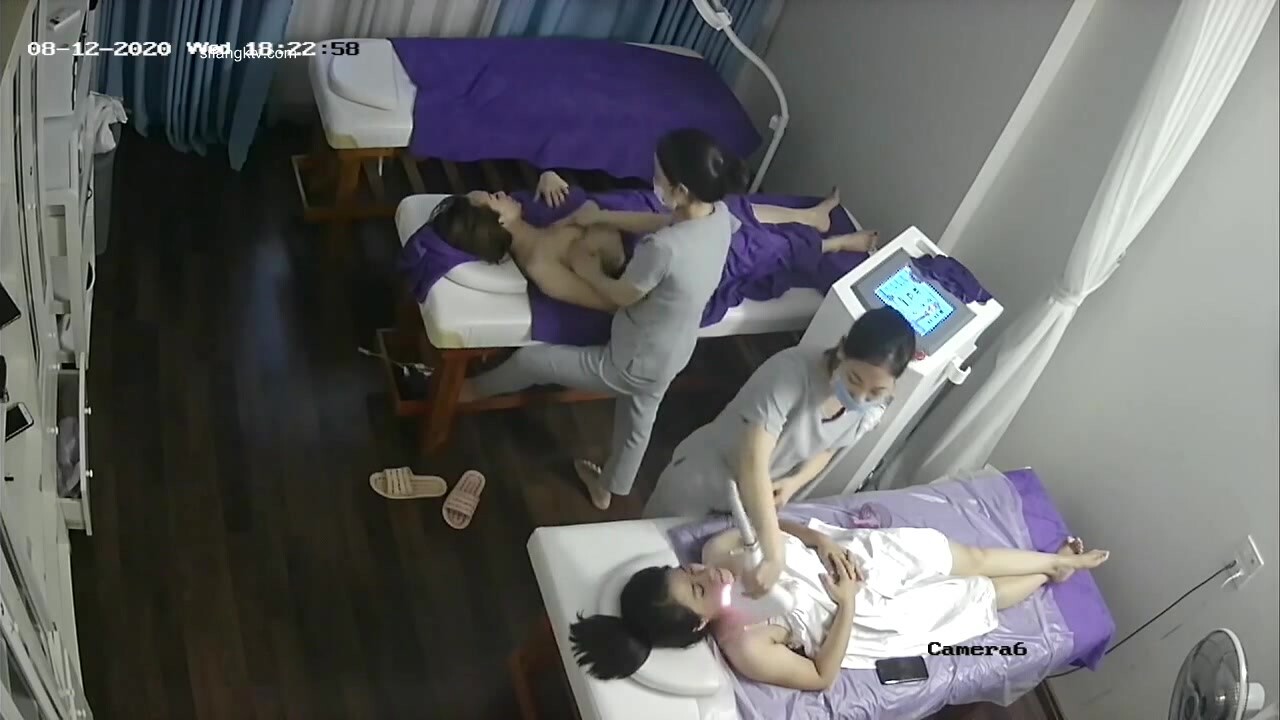 监控破解美体中心多位年轻美女少妇做激光脱B毛和阴部护理 (4)