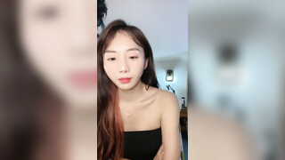 9分颜值女神！好久没播归来！口活一流舔屌毒龙钻，主动骑乘很是享受，边操边舌吻好骚