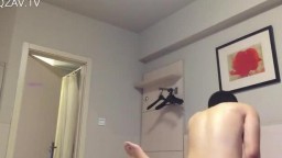 云盘泄密流出某高校泡妞达人卷毛和三个女炮友自拍性爱视频720P高清版