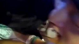 几个台湾妹子第一次体验KTV里的鸭子有点害羞放不开 猛男各种小游戏挑逗妹子