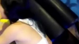 几个台湾妹子第一次体验KTV里的鸭子有点害羞放不开 猛男各种小游戏挑逗妹子