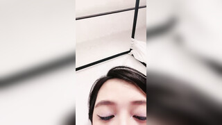 巨乳美少妇超级吊钟奶子 舌头挑逗粉鸡巴，正常姿势男上女下无套啪啪 花样操女神心花怒放 射一外阴