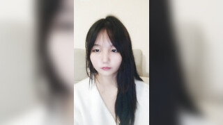 新人~成都邻家妹妹【一起来贴贴】学妹下海全裸跳蛋~跳蛋~！近期最清纯的小嫩妹 (2)