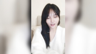 新人~成都邻家妹妹【一起来贴贴】学妹下海全裸跳蛋~跳蛋~！近期最清纯的小嫩妹 (2)