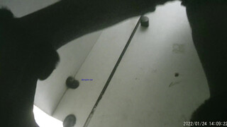 3月最新未流出过纸箱厂女厕22-1月全景后拍超近视角 超多大屁股4K高清版貂领大衣女出纳