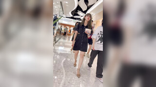 大神商场尾随偷拍 美女裙底长裙靓女和闺蜜吃小吃白色骚内性感诱人+美妆店顶级X感御姐试妆紫色碎花小内内
