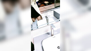 户外一姐【瑶瑶想喷喷】马路开档，跳蛋喷水~老人活动室专场，大爷们要是看见了受得了吗 (1)