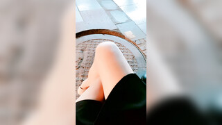 户外一姐【瑶瑶想喷喷】马路开档，跳蛋喷水~老人活动室专场，大爷们要是看见了受得了吗 (1)