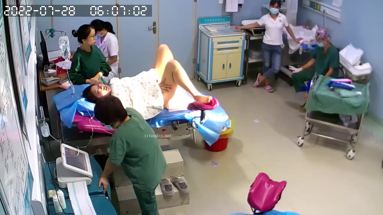 最新流出私房售价70元的国内医院妇产科摄像头监控02年7月孕妇分娩手术高清偷拍视频流出(2) - 91热爆