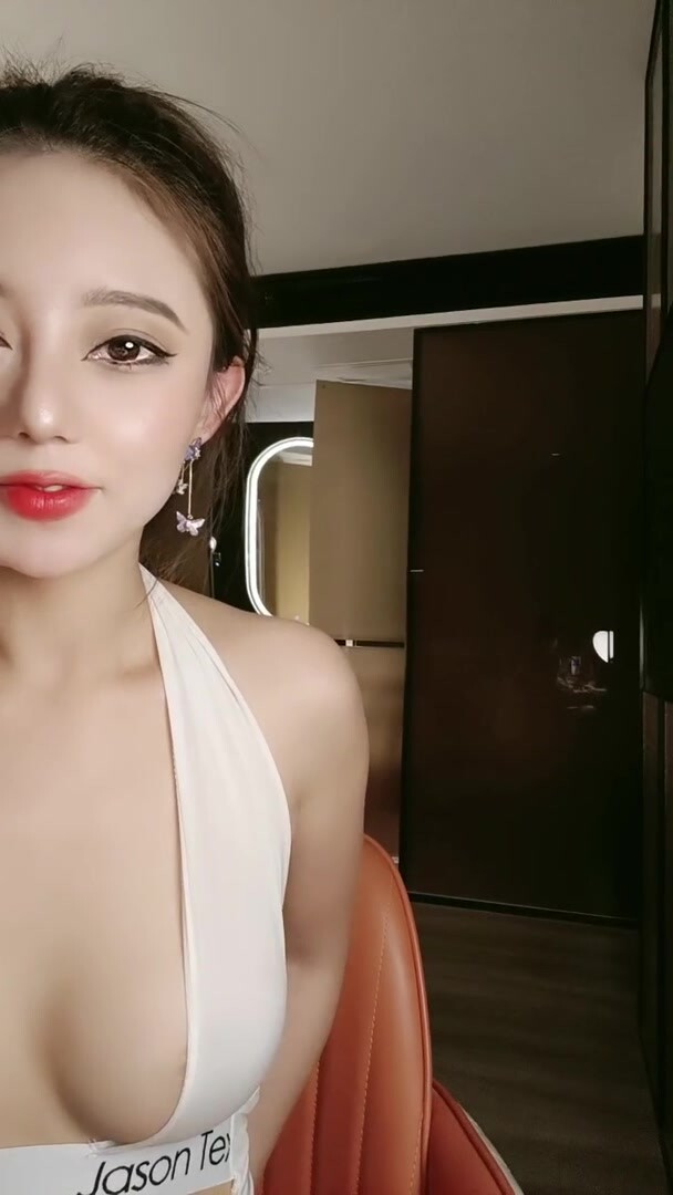 网红女神极品身材 隔着屏幕诱惑狼友 苗条身材 前凸后翘 值得收藏[ (1)