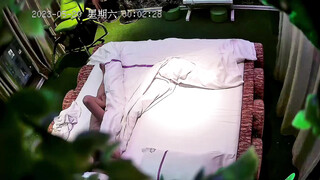 新流出酒店高清偷拍黑色内衣气质女约着男友跨节叫声压抑婉转。听声可射