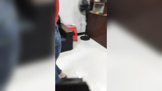 剧情演绎，哥不在家下药强上嫂子，强行扒光舔逼抠逼，深喉草嘴大鸡巴插入骚穴瞬间配合小哥各种抽插浪叫不止