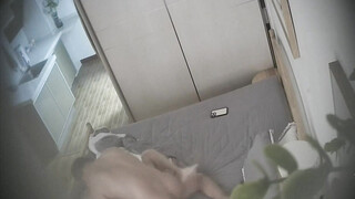 新流出酒店偷拍仙气飘飘美女和领导开房准备挨屌爸爸打来电话问回不回家